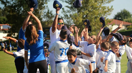 Squadra Prebaseball Brescello 2014 esulta