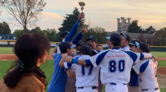 squadra-poviglio-esulta-dopo-la-premiazione-